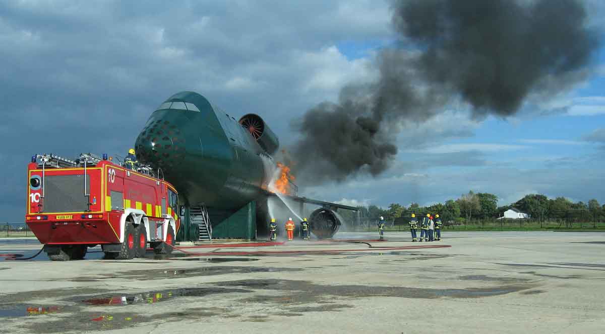 Aircraft-FireTraining-Facility--Flugzeug-BÜA-Manchester-Airport-England-2